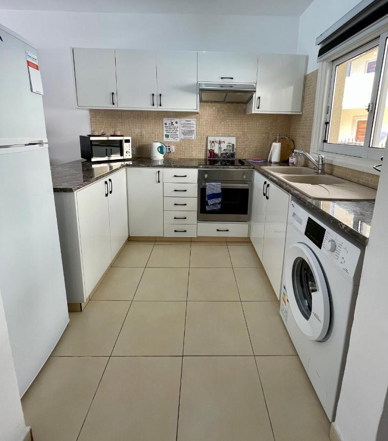 109 Queens Gardens, Paphos Apartment Exterior photo