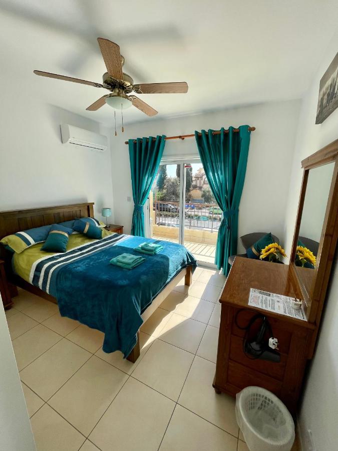 109 Queens Gardens, Paphos Apartment Exterior photo